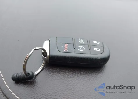 2015 Jeep Grand Cherokee Overland z USA, uszkodzony, nr VIN 1C4RJECG4FC920330